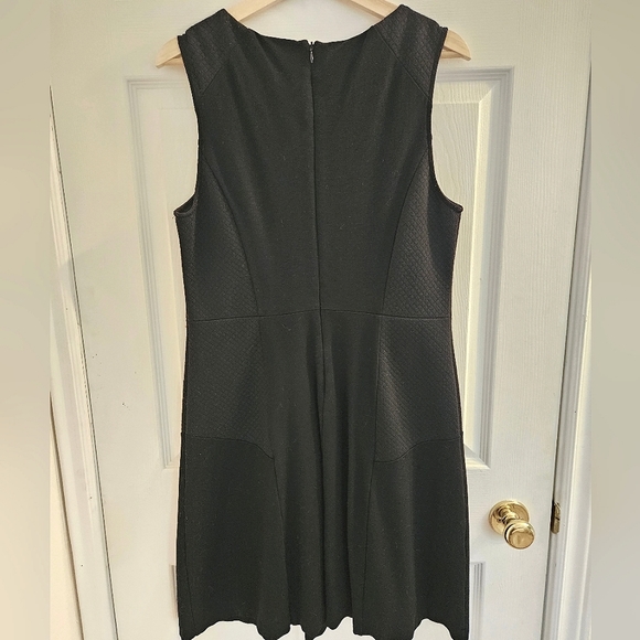 Black Sleeveless Dress - Picture 2 of 4